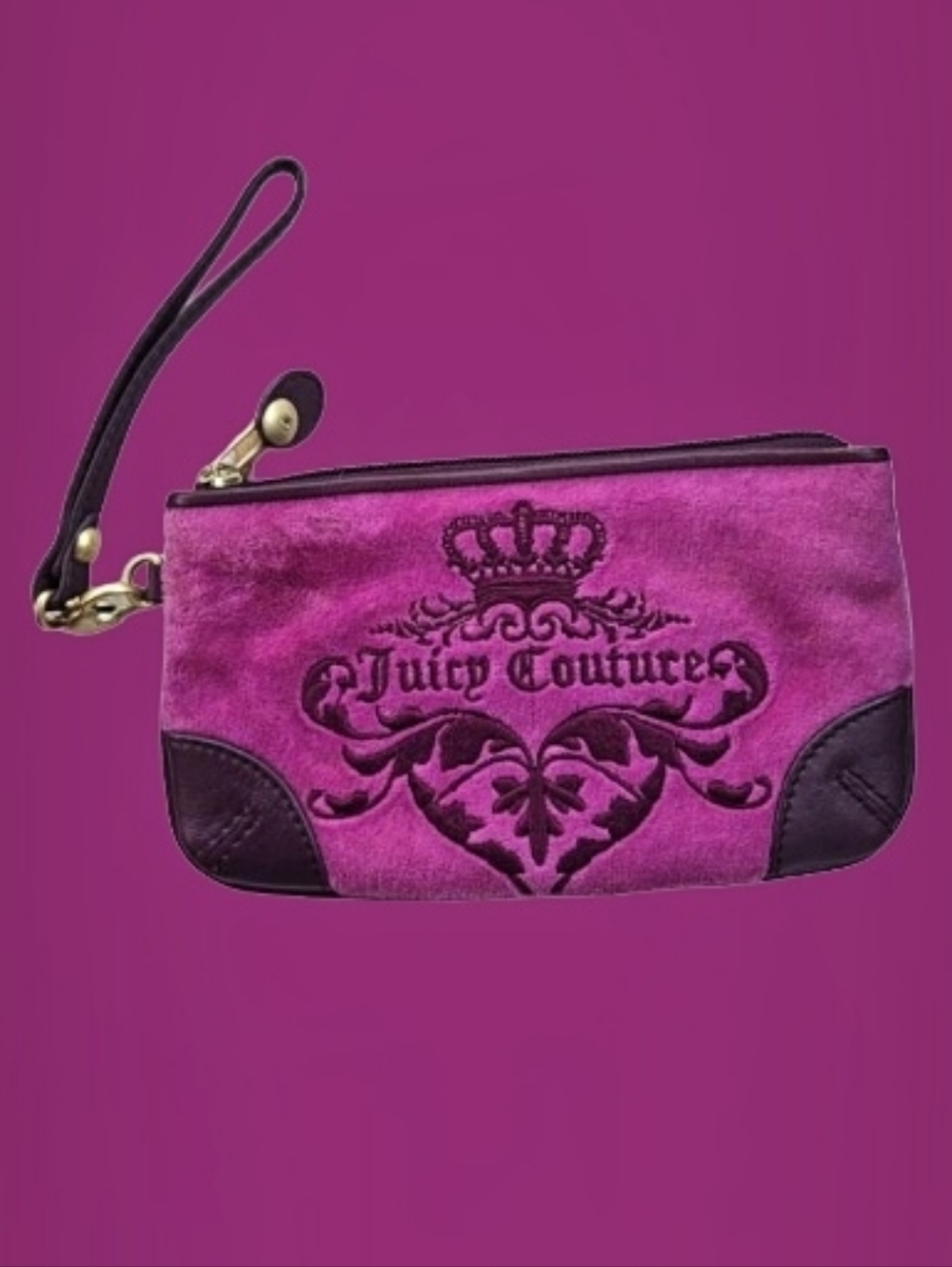 👑Juicy Couture Vintage  Magenta Velvet Wristlet With Embroidered Crest